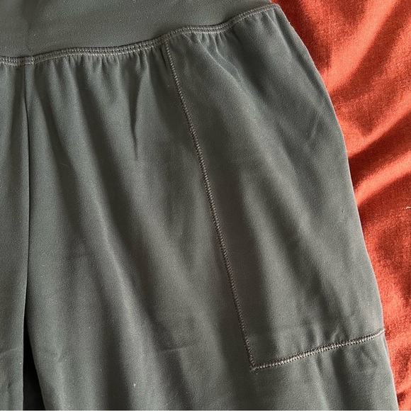 Salutation Jogger - Picture 2 of 4